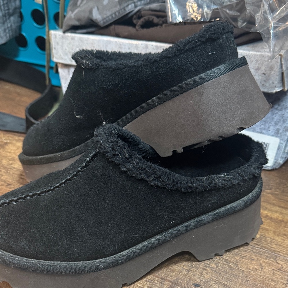 Ugg platform Suede Clogs with Chunky Sole